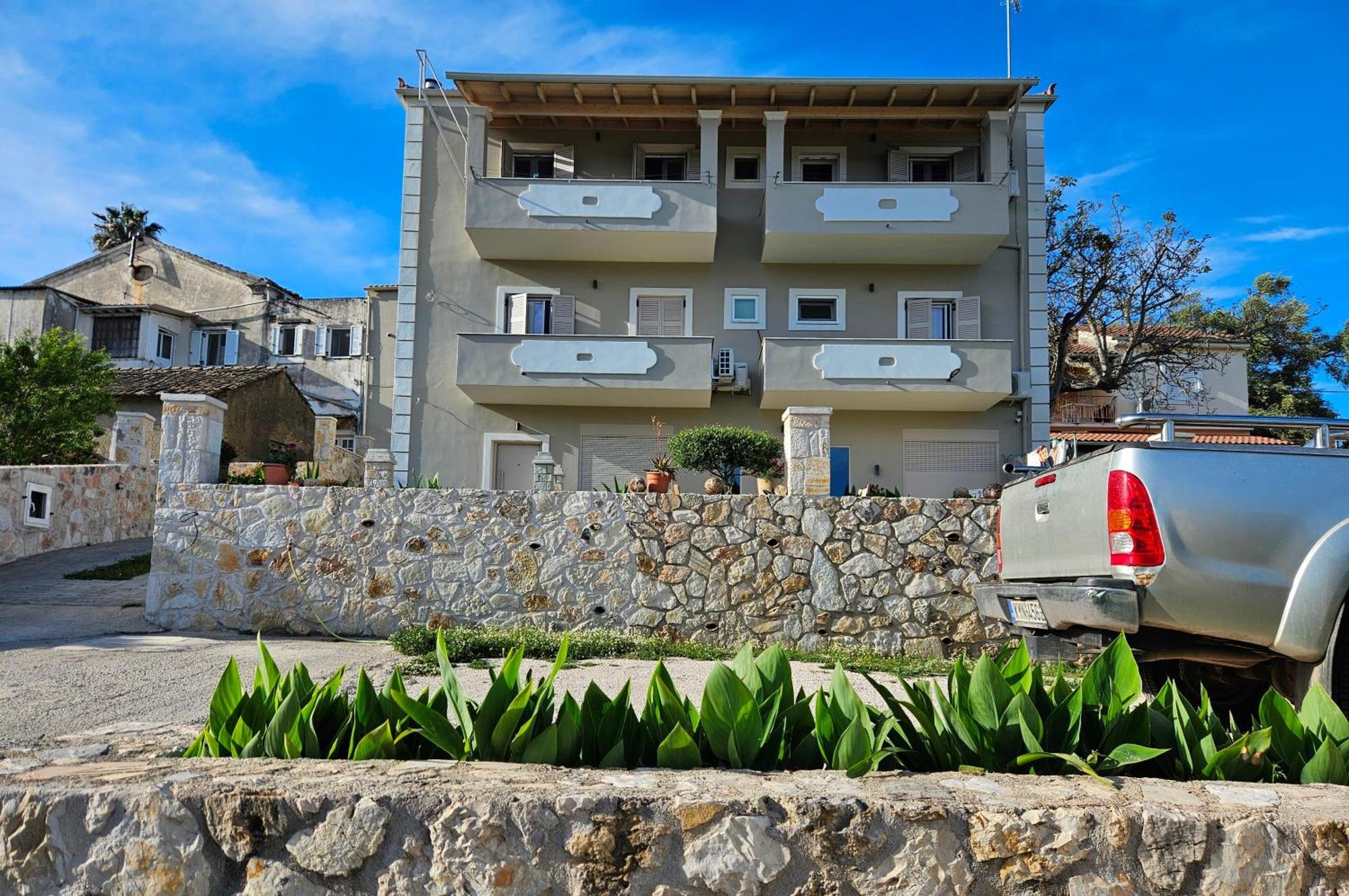 Grey Luxury House Apartment Ypsos Exterior photo