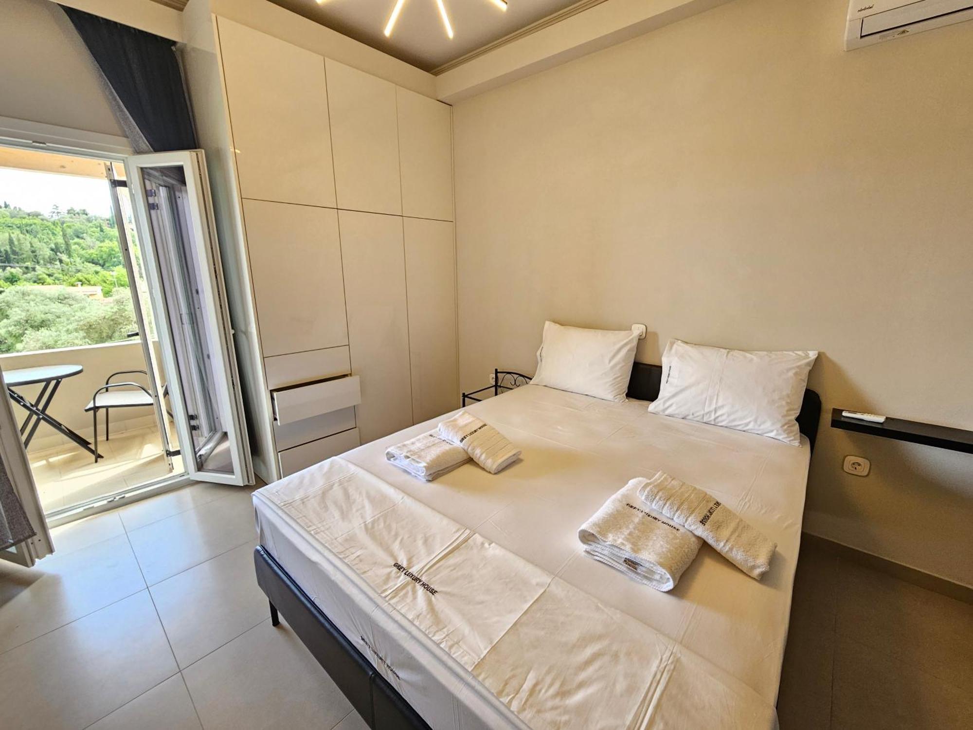 Grey Luxury House Apartment Ypsos Exterior photo