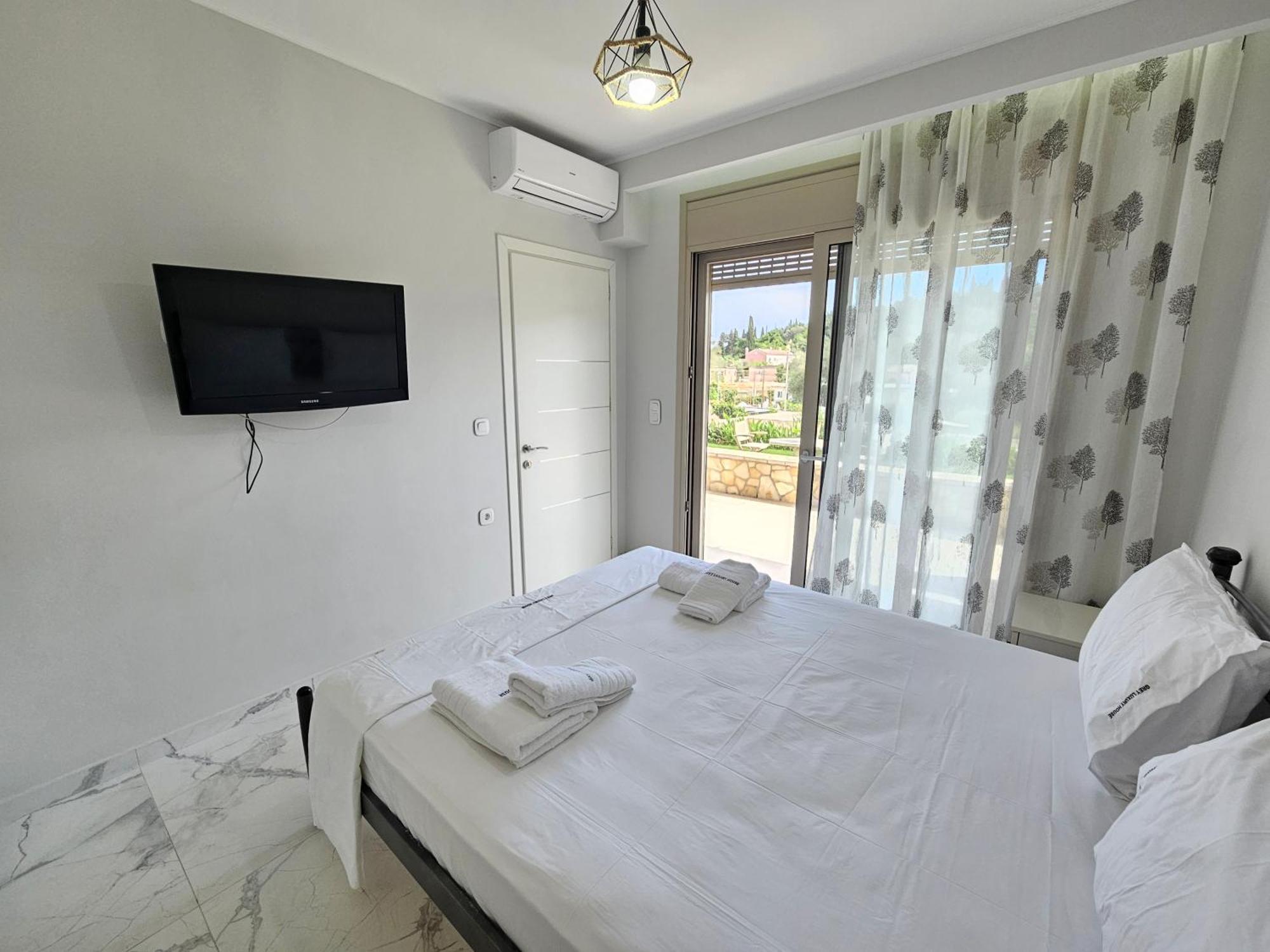 Grey Luxury House Apartment Ypsos Exterior photo